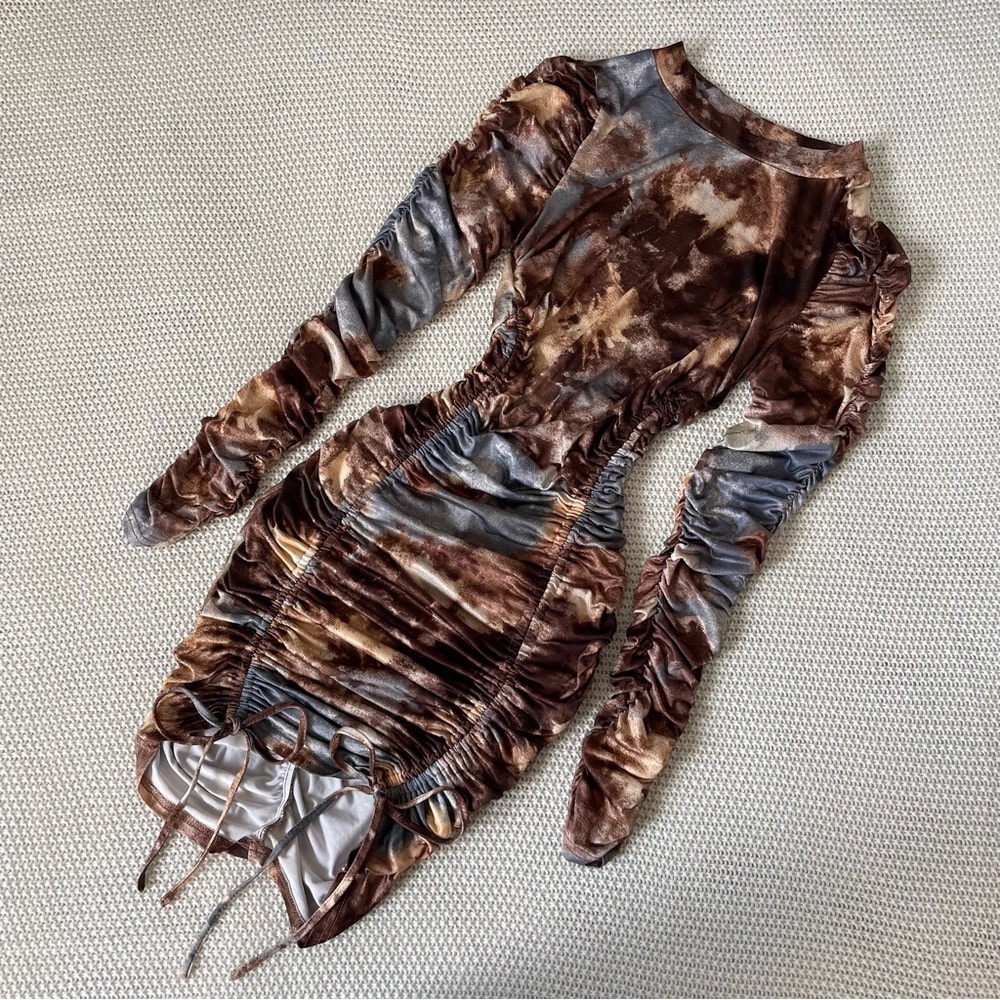 M BOUTIQUE - Marble Brown Longsleeve Ruched Mini Dress